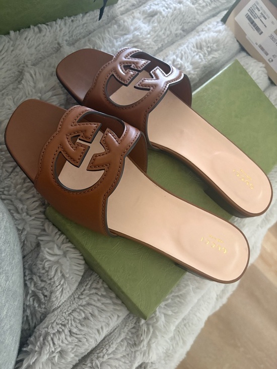 Gucci Tan and Cream Leather Interlocking GG Slide Mules - Picture 2 of 2